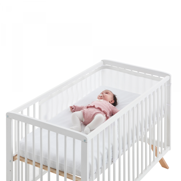 Chichonera bebé 60x120 extra resistente hecha de piqué, para proteger a tu  bebé de los barrotes de la cuna. Colección Flying Dreams
